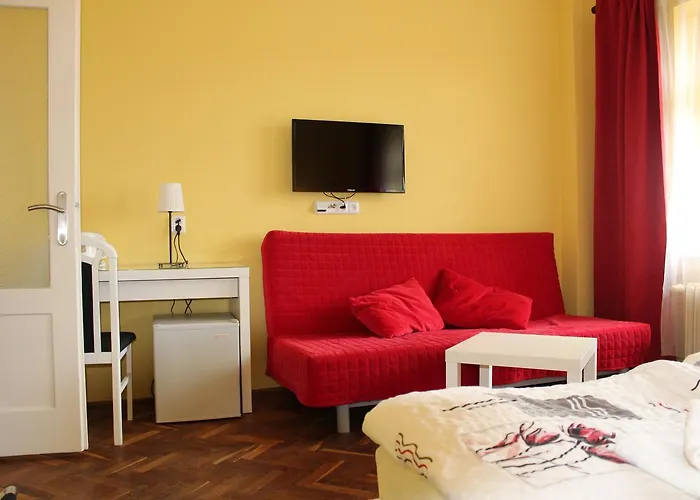 罗多斯特旅馆 3* 波杰布拉迪