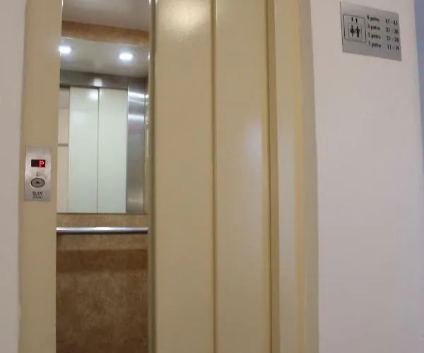 罗多斯特旅馆 3* 波杰布拉迪