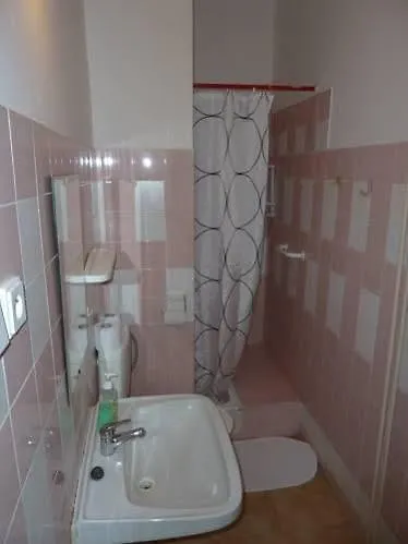 罗多斯特旅馆 招待所 波杰布拉迪